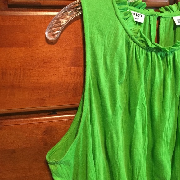 🎀Green sleeveless shirt🎀 - Picture 3 of 8