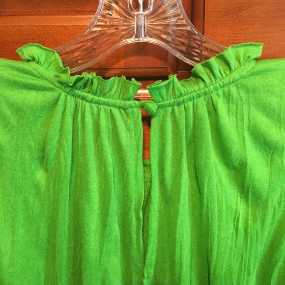 🎀Green sleeveless shirt🎀 - Picture 5 of 8