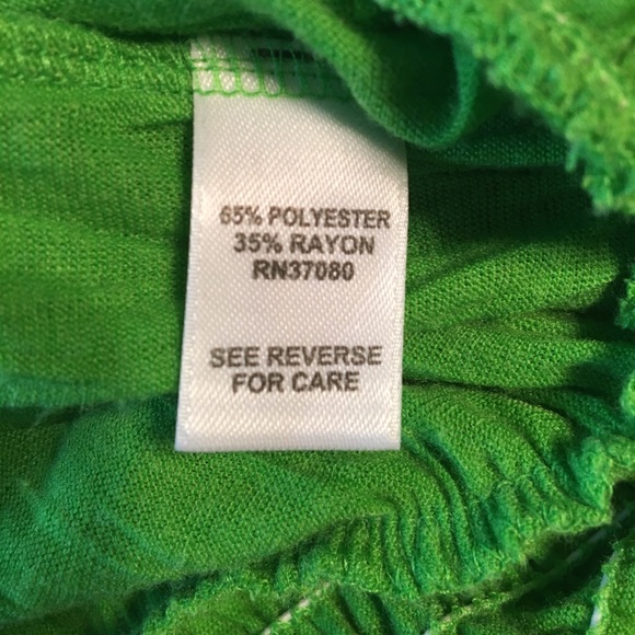 🎀Green sleeveless shirt🎀 - Picture 7 of 8