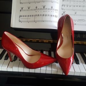 Jessica Simpson red high heló