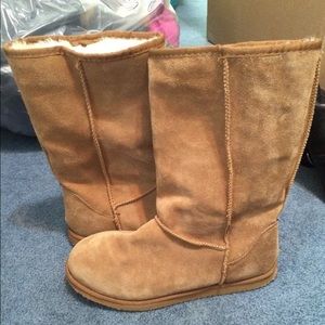Size 10 gently used fur boots