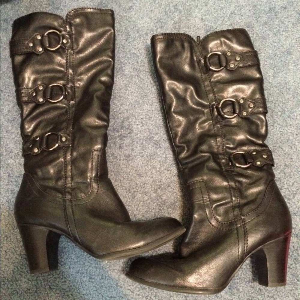 Heeled black boots Size 8 1/2