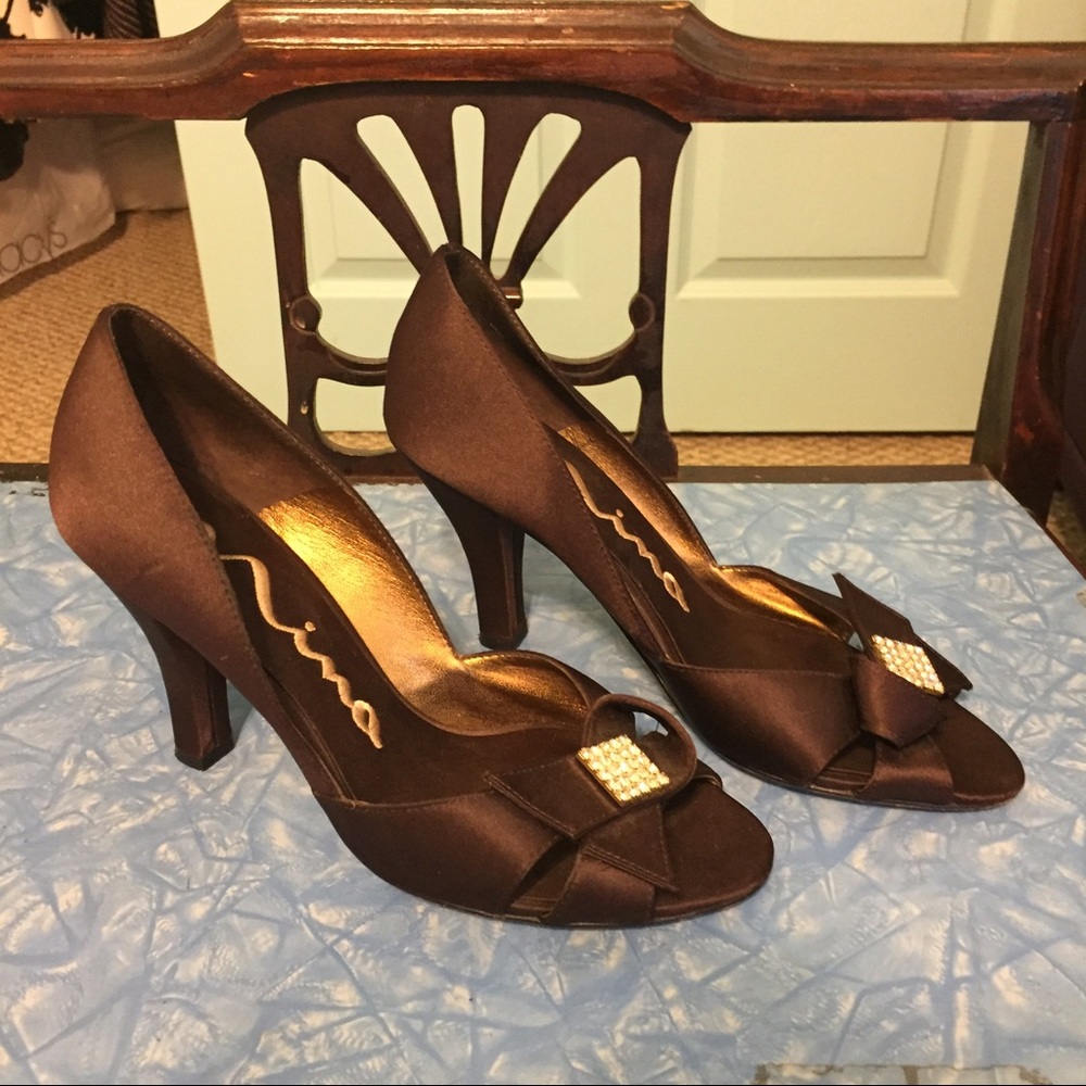 Nina Dark Brown Satin pumps