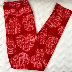 LuLaRoe OS heart leggings!