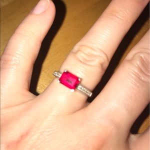 White gold ruby ring w diamonds