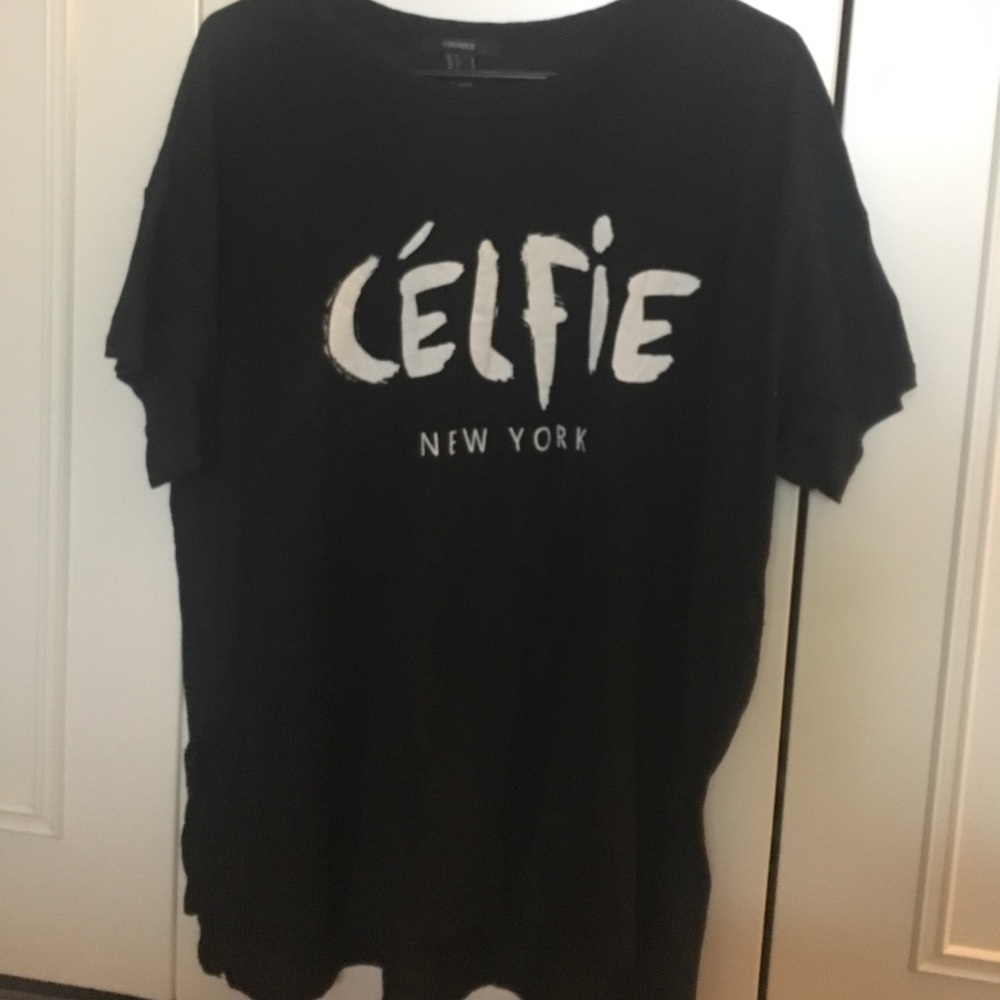 Celfie graphic tee