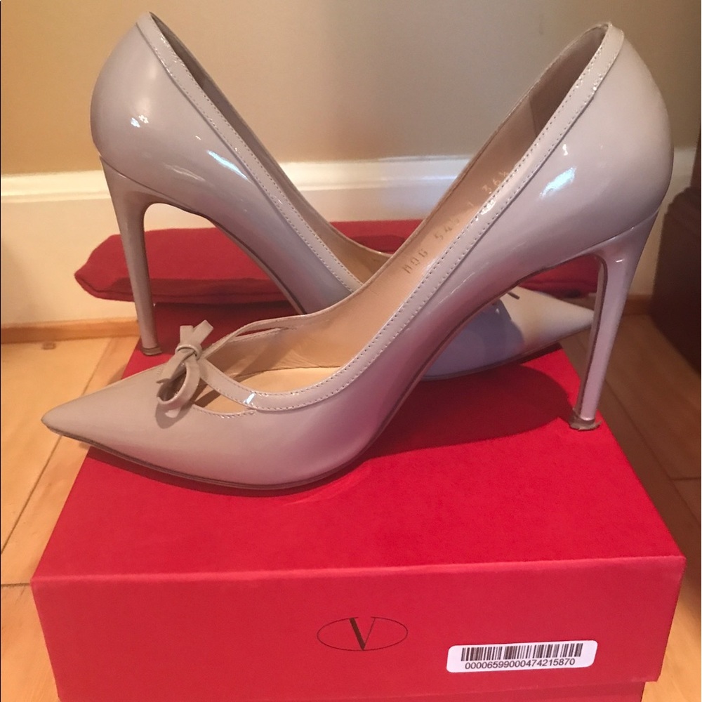 Beautiful size 36.5 Valentino nude pumps
