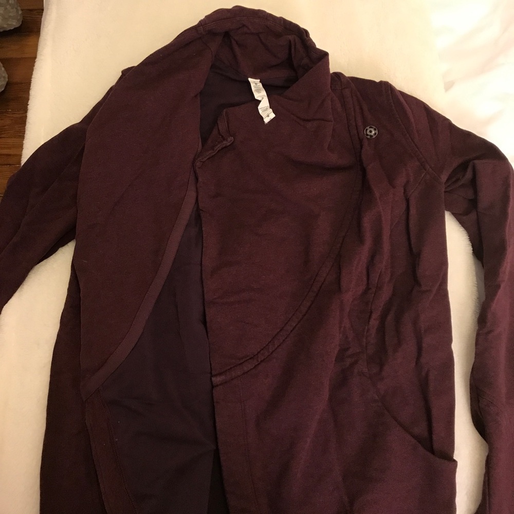 Lululemon wrap size 6, maroon