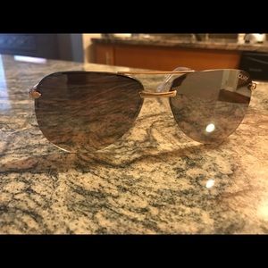 Quay mirrored sunnies