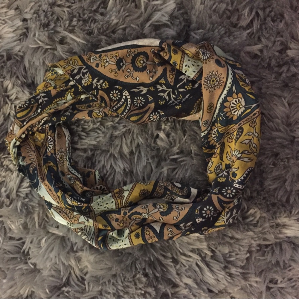 Patterned scarf