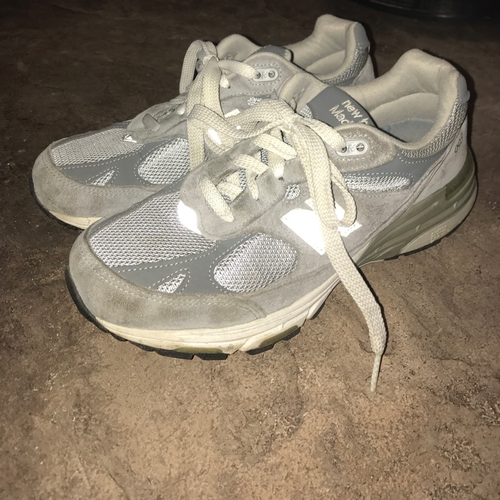 New balance tennis shoes