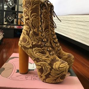 Jeffrey Campbell "Litas"