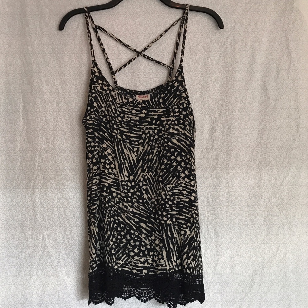 💘SOLD💘Beautiful Flowy Crochet Trim Top