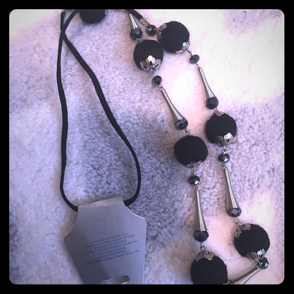 NWT fashion black and silver necklace