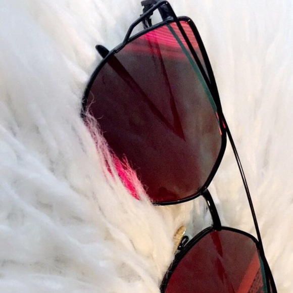 Accessories - Black and magenta sunglasses ☀️