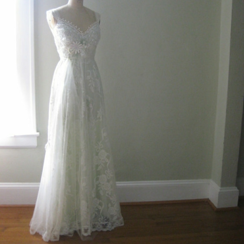 Ivory lace wedding dress
