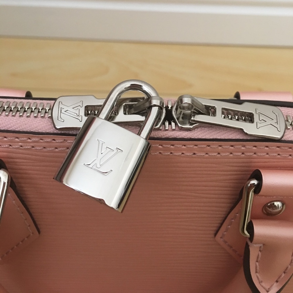 ❌SOLD❌ Authentic Louis Vuitton Alma BB! - Picture 7 of 8