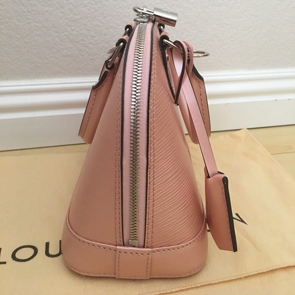 ❌SOLD❌ Authentic Louis Vuitton Alma BB! - Picture 5 of 8