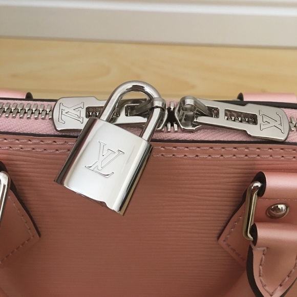 ❌SOLD❌ Authentic Louis Vuitton Alma BB! - Picture 7 of 8