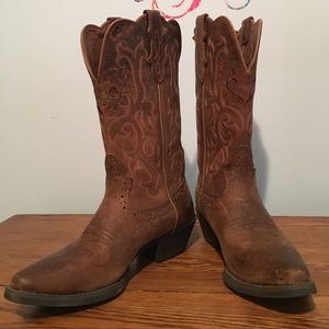 Womens Justin boots! MAKE AN OFFER!!