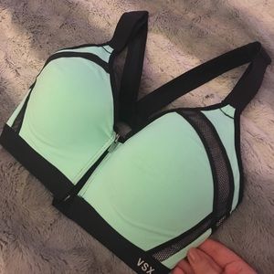 VICTORIAS SECRET ACTIVEWEAR SPORTS BRA