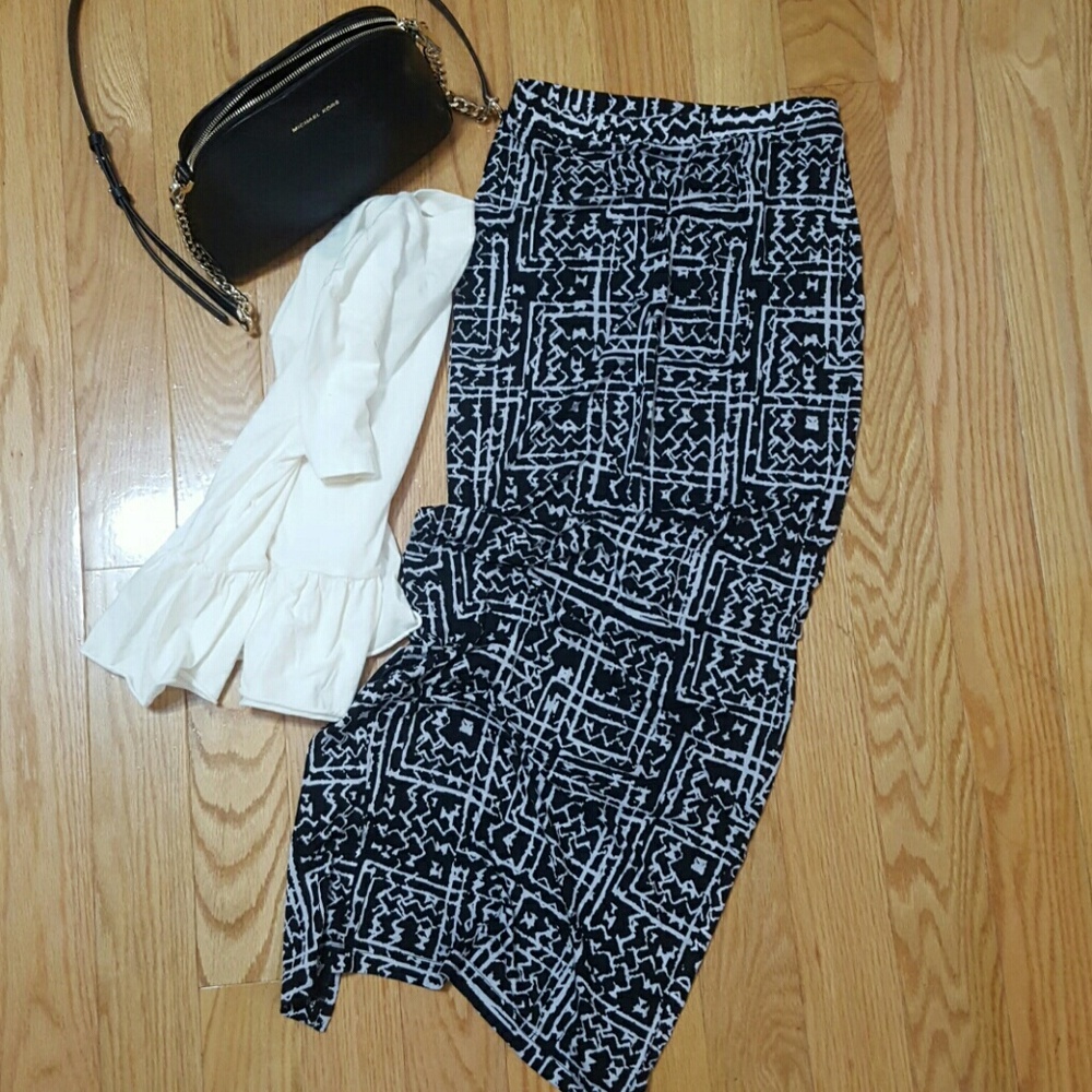 NWOT Silence & Noise Slit Front Fitted Maxi Skirt