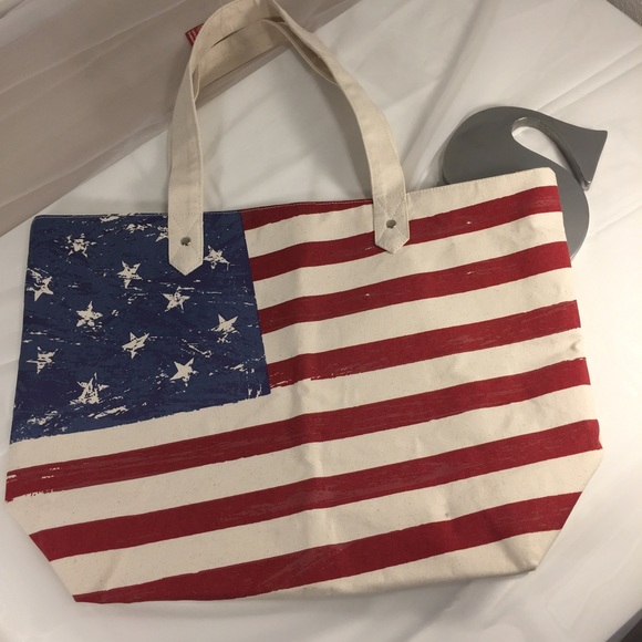 Handbags - NWT American Flag canvas like bag