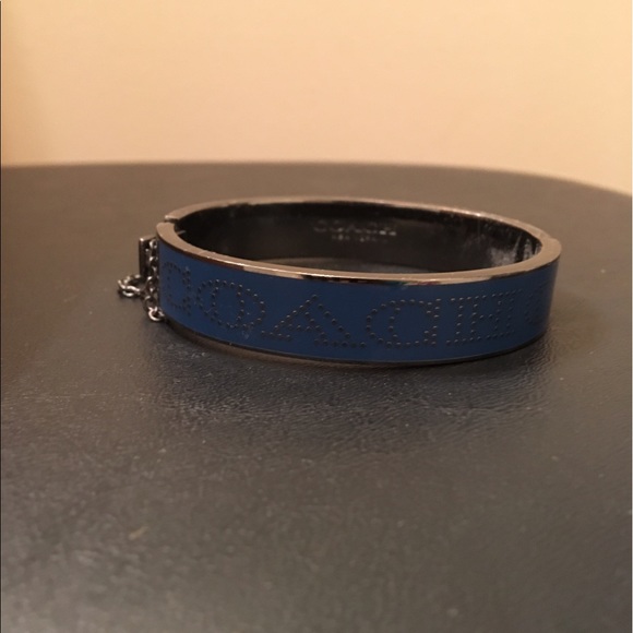 Coach clasp bangle - Picture 3 of 4