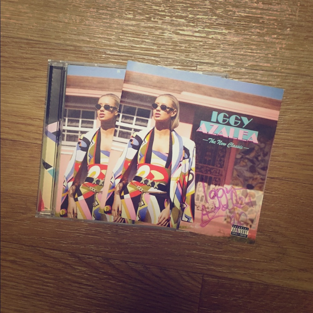 SIGNED Iggy Azalea The New Classic CD