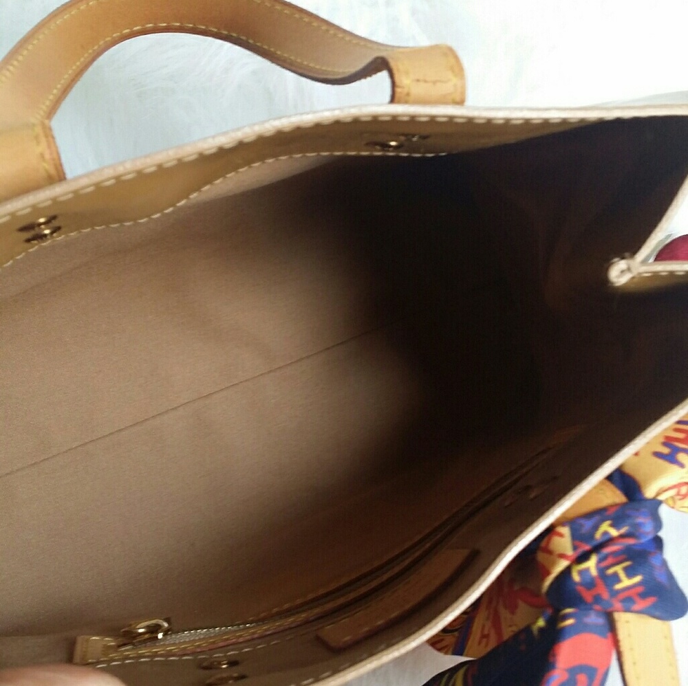 ⭐🎀SALE 🎀⭐AUTH LV beige vernis Reade PM - Picture 3 of 4