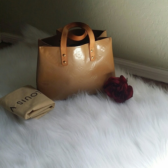 Louis Vuitton Handbags - ⭐🎀SALE 🎀⭐AUTH LV beige vernis Reade PM