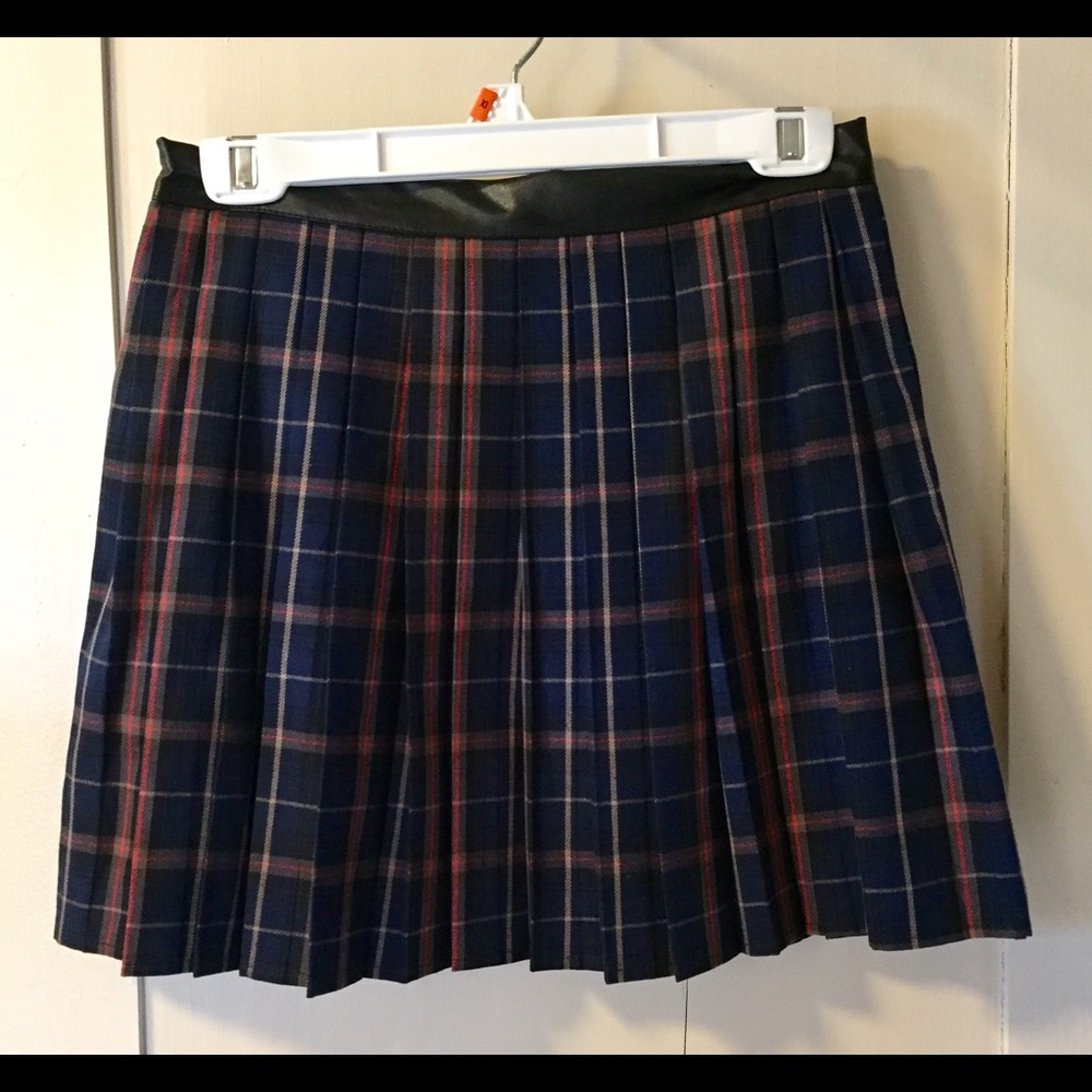 Plaid Pleated Miniskirt with Faux Leather Waist M