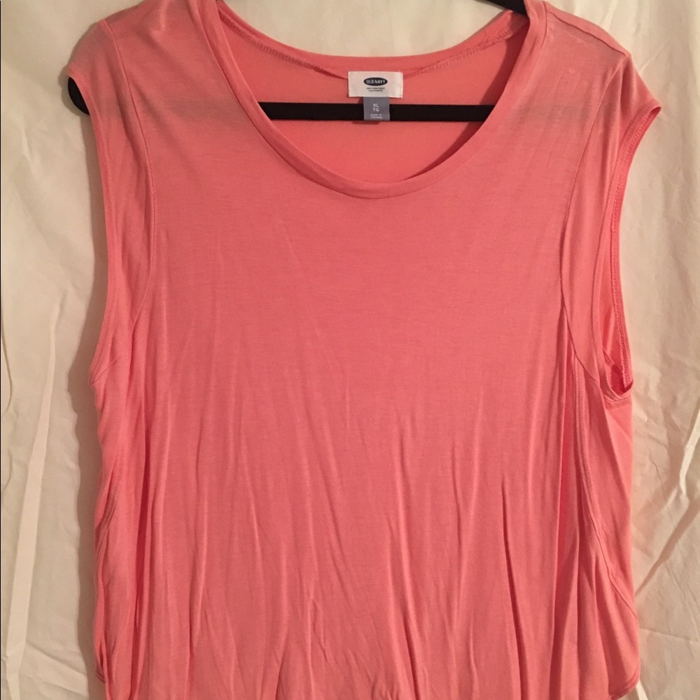 💋Old Navy sleeveless shirt. Peach color.