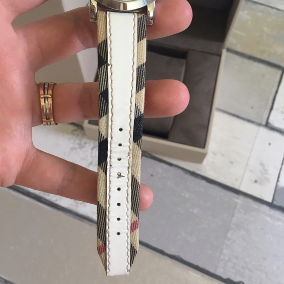 Authentic Burberry watch with box main image 5