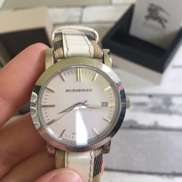 Authentic Burberry watch with box main image 4