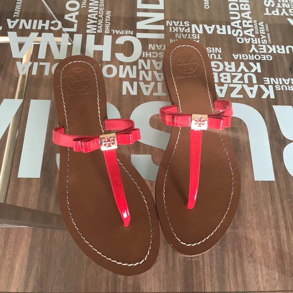 Tory Burch Leighanne Patent Saffiano Bow Thong