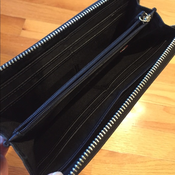 Black leather Coach wallet- NO OFFERS PLEASE - Picture 3 of 8