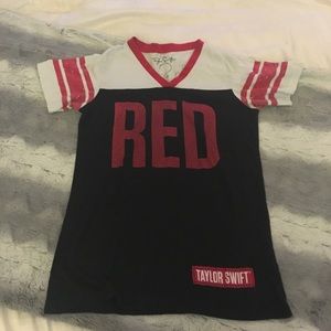 TAYLOR SWIFT RED FITTED SOFT CONCERT TEE