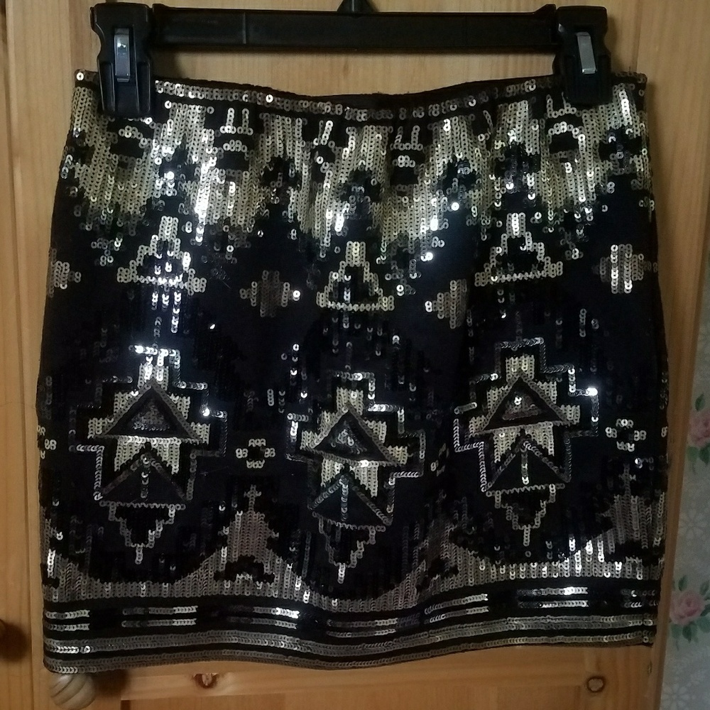 NWOT sequin covered aztec print mini skirt