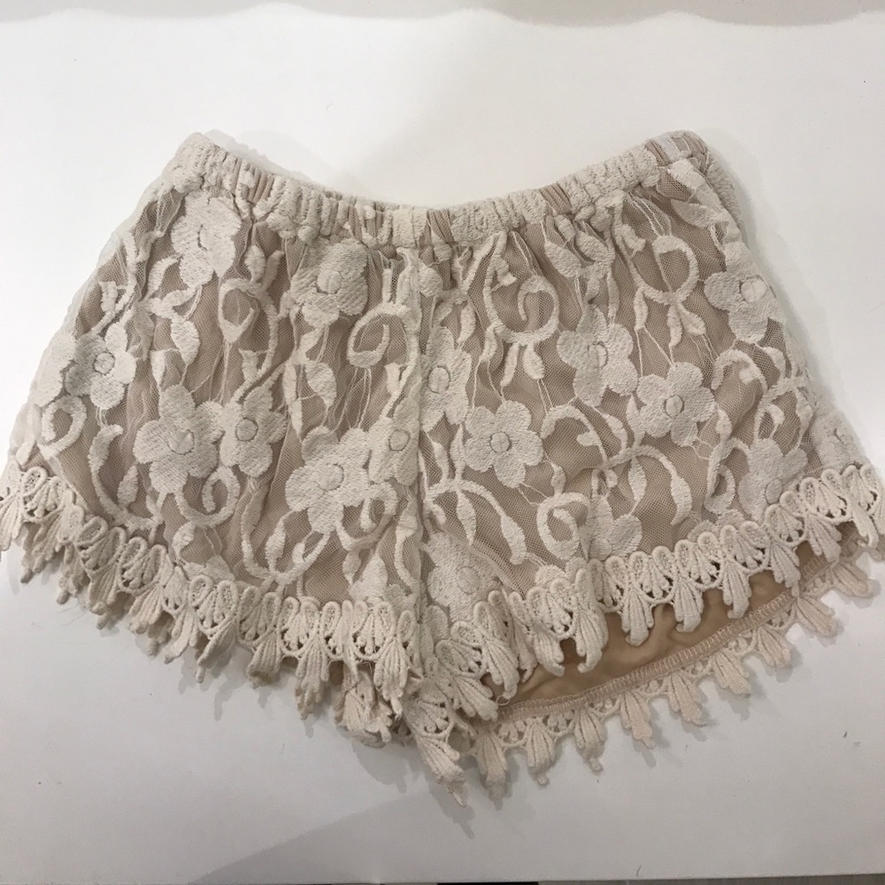 Beige lace shorts