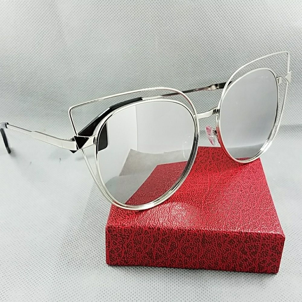 HOT & TRENDY CAT STYLE  MIRROR WOMAN SUNGLASSES - Picture 1 of 2