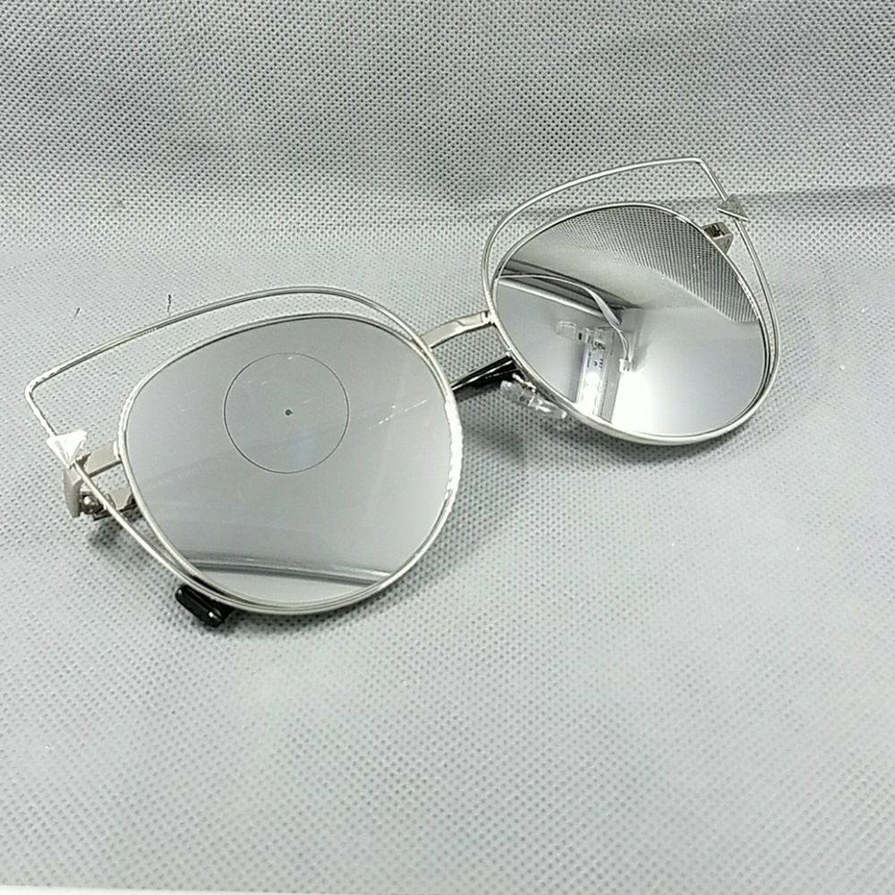 HOT & TRENDY CAT STYLE  MIRROR WOMAN SUNGLASSES - Picture 2 of 2