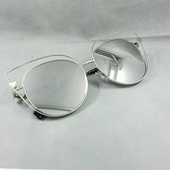 HOT & TRENDY CAT STYLE  MIRROR WOMAN SUNGLASSES - Picture 2 of 2