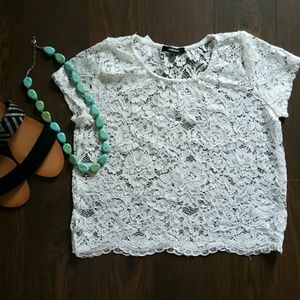LACE CROP TOP- WHITE
