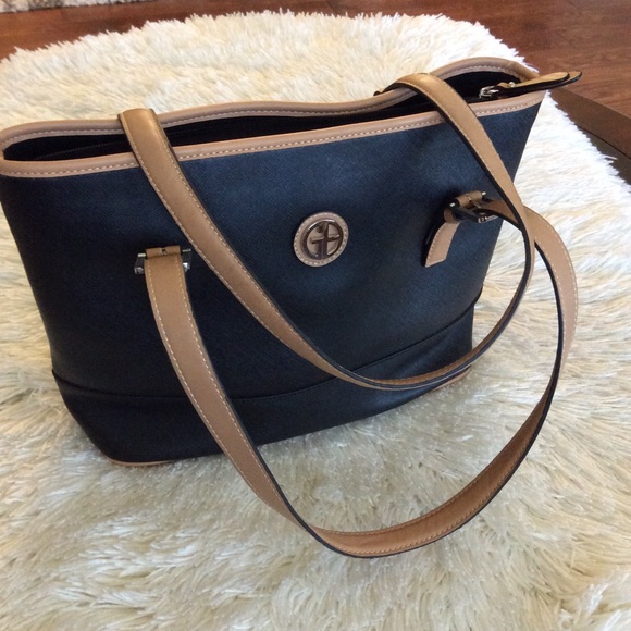 Giani Bernini Handbags - 💞Very cute elegant purse💞💖