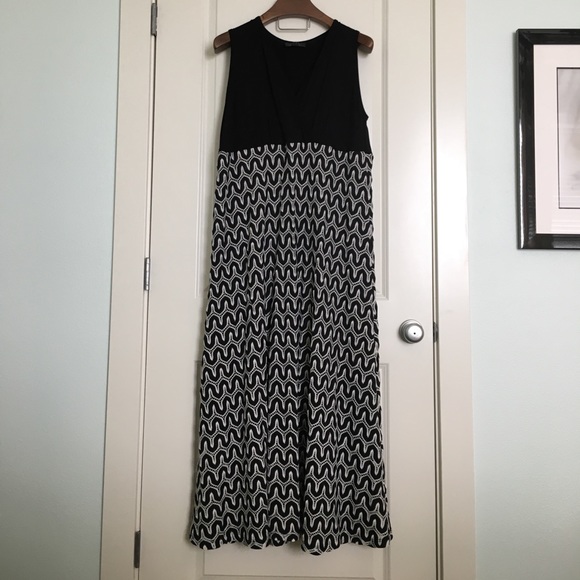 Karen Kane Dresses & Skirts - Black and White Crochet Dress