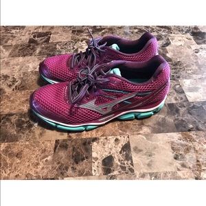 Mizuno Wave enigma size 11 women's running shoes