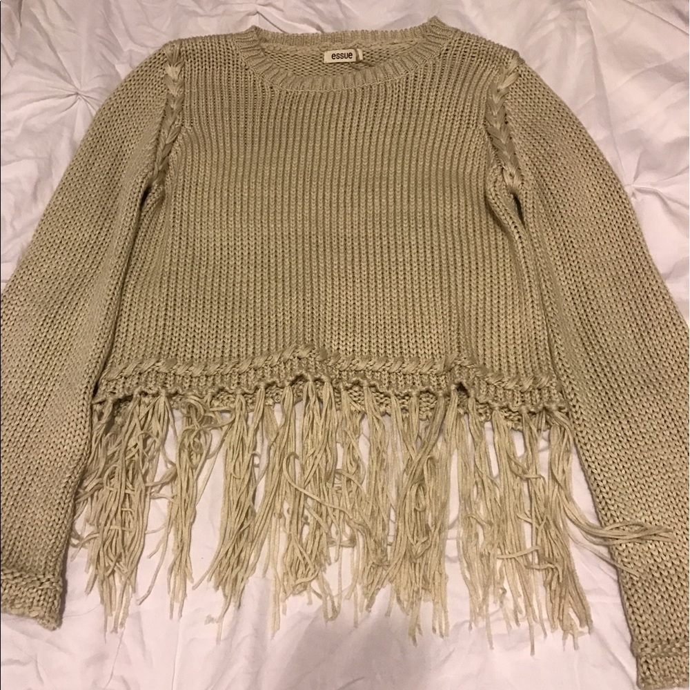 Essue Sweater