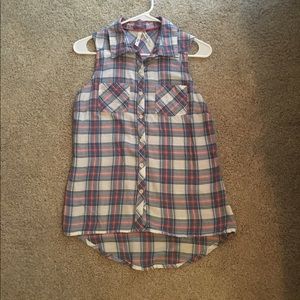 Sleeveless button down shirt.