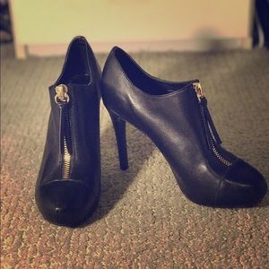 WORN ONCE BarIII 4-in Black Leather Ankle Booties